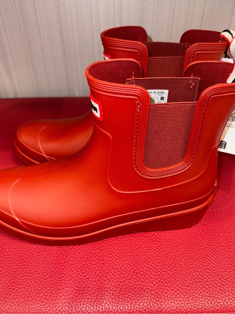 ❤️ Hunter Red Chelsea Boots – Women’s Pull-On Rubber Boots NWT - Picture 2 of 5